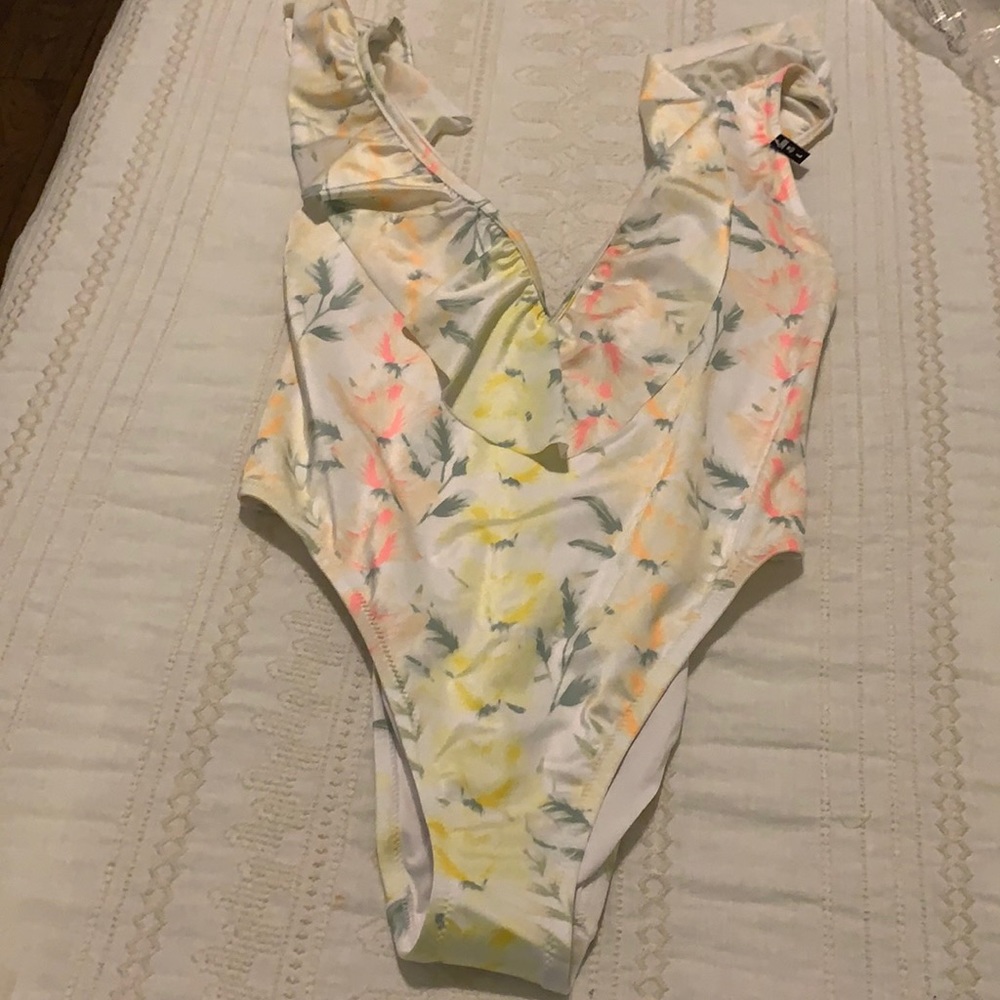 Victoria’s Secret Swimsuit floral NWT Large